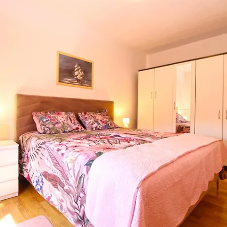 House Zlata 2444