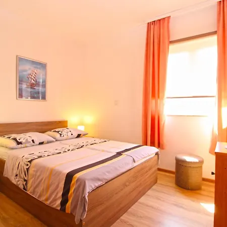 House Zlata 2444