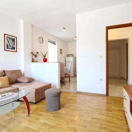 House Zlata 2444