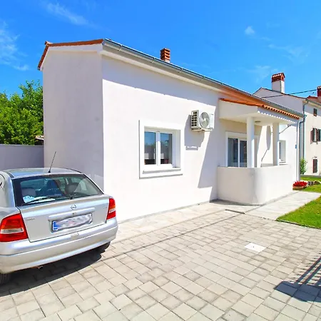 House Zlata 2444 Πούλα